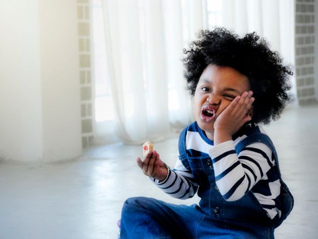 Confira o que fazer quando a criança se queixar de dor de dente - Portal Vipzinho
