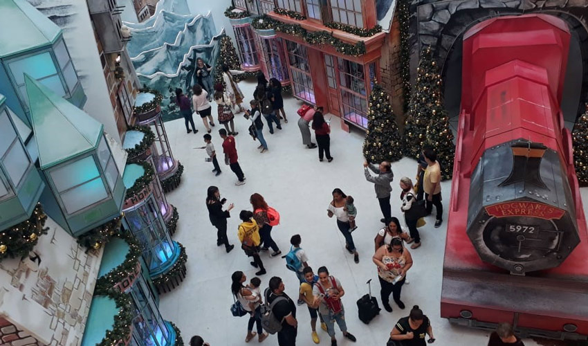 Natal com Harry Potter traz cenários e quadribol para o Shopping ABC