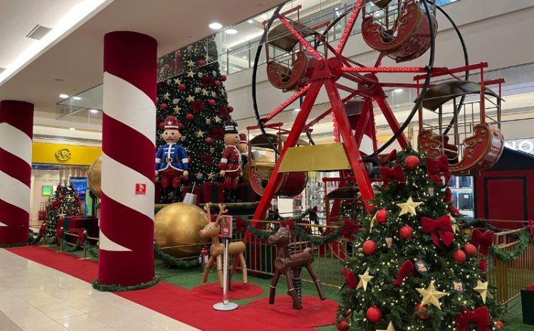  Roda-gigante, piano, escorregador e mais: Natal no Golden Square tem decoração interativa e show do Papai Noel